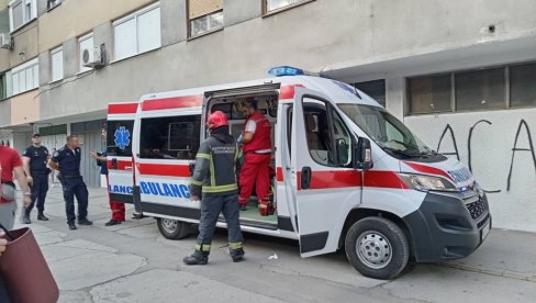 NAJVEROVATNIJE BUKNULO ZBOG KRATKOG SPOJA: U jučerašnjem požaru u Novom Sadu sedmoro povređenih, dvoje prevezeno u bolnicu NAJVEROVATNIJE BUKNULO ZBOG KRATKOG SPOJA: U jučerašnjem požaru u Novom Sadu sedmoro povređenih, dvoje prevezeno u bolnicu