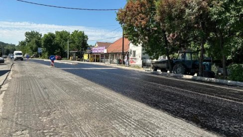 ПУТАРИ ЗАПОЧЕЛИ САНАЦИЈУ: Уређење чукаричке саобраћајнице 13. октобар на Умци ПУТАРИ ЗАПОЧЕЛИ САНАЦИЈУ: Уређење чукаричке саобраћајнице 13. октобар на Умци