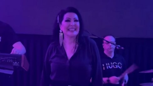 OTVORILA LETNJU SEZONU NA CRNOGORSKOM PRIMORJU: Dragana Mirković održala veliki koncert u Ulcinju (FOTO) OTVORILA LETNJU SEZONU NA CRNOGORSKOM PRIMORJU: Dragana Mirković održala veliki koncert u Ulcinju (FOTO)