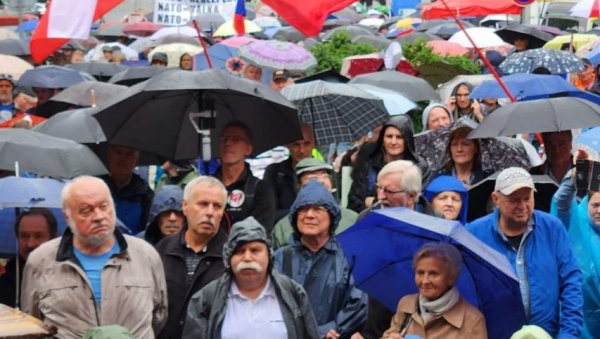 СЛОБОДА ЗА СТАРУ ЕВРОПУ НЕ ПОСТОЈИ: Протест у Прагу против војне подршке Украјини СЛОБОДА ЗА СТАРУ ЕВРОПУ НЕ ПОСТОЈИ: Протест у Прагу против војне подршке Украјини