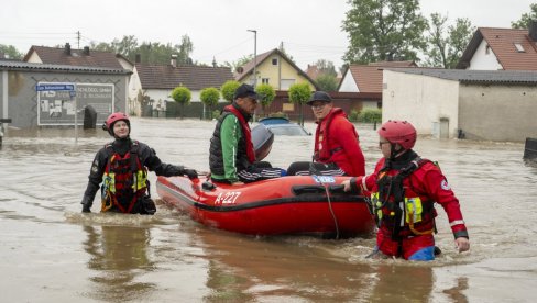 PUKLA BRANA U NEMAČKOJ: Veliko nevreme zahvatilo Bavarsku, palo 60 cm snega evakuisana sela i zatvor u Memingemu (VIDEO)