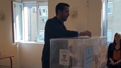 TOMISLAV MOMIROVIĆ GLASAO U ZAVODU ZA TRANSFUZIJU KRVI: Ministar unutrašnje i spoljne trgovine glasao je na biračkom mestu broj 24 (VIDEO)