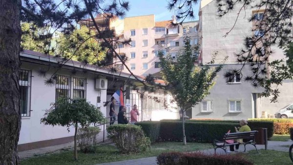 У НОВОМ САДУ У ТОКУ ГЛАСАЊЕ НА 222 БИРАЧКА МЕСТА: Право гласа има 339.225 бирача У НОВОМ САДУ У ТОКУ ГЛАСАЊЕ НА 222 БИРАЧКА МЕСТА: Право гласа има 339.225 бирача