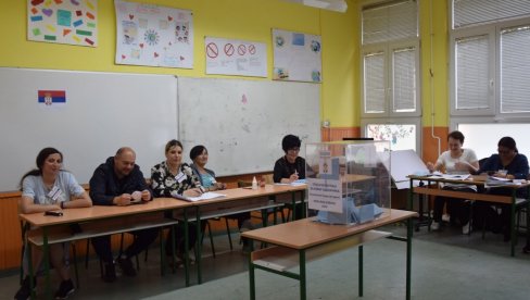 ŠEST LISTI BORI SE ZA 21 ODBORNIČKO MESTO: U gradu Jagodini pravo glasanja na lokalnim izborima ima 63.654 glasača. ŠEST LISTI BORI SE ZA 21 ODBORNIČKO MESTO: U gradu Jagodini pravo glasanja na lokalnim izborima ima 63.654 glasača.