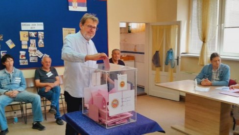 U SUBOTICI GLASAO TOMISLAV ŽIGMANOV: Ministar ispunio svoju građansku dužnost U SUBOTICI GLASAO TOMISLAV ŽIGMANOV: Ministar ispunio svoju građansku dužnost