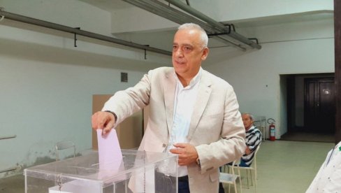 OSTVARIO GRAĐANSKU DUŽNOST: Glasao kandidat za gradonačelnika Subotice Stevan Bakićć OSTVARIO GRAĐANSKU DUŽNOST: Glasao kandidat za gradonačelnika Subotice Stevan Bakićć