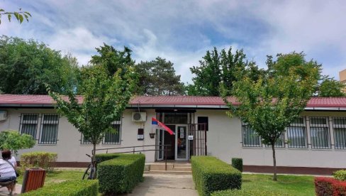 INCIDENT U NOVOM SADU: Novinar portala 021.rs napao birački odbor, oteo birački materijal, pokušao da spreči glasanje Miloša Vučevića INCIDENT U NOVOM SADU: Novinar portala 021.rs napao birački odbor, oteo birački materijal, pokušao da spreči glasanje Miloša Vučevića