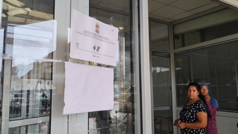 МИРАН ИЗБОРНИ ДАН У БУЈАНОВЦУ: До поднева гласало 13,5 одсто бирача МИРАН ИЗБОРНИ ДАН У БУЈАНОВЦУ: До поднева гласало 13,5 одсто бирача
