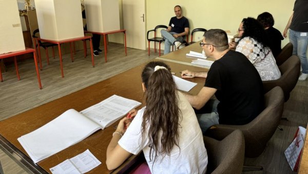 ГЛАСАЛО 8,5 ПОСТО УПИСАНИХ БИРАЧА: Излазност у Зрењанину до 9 часова ГЛАСАЛО 8,5 ПОСТО УПИСАНИХ БИРАЧА: Излазност у Зрењанину до 9 часова