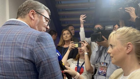 BATINAŠI TUKU POŠTENE LJUDE IZ SNS-A Vučić na pitanje N1: Večeras ćemo da pobedimo još ubedljivije nego prošli put (VIDEO) BATINAŠI TUKU POŠTENE LJUDE IZ SNS-A Vučić na pitanje N1: Večeras ćemo da pobedimo još ubedljivije nego prošli put (VIDEO)