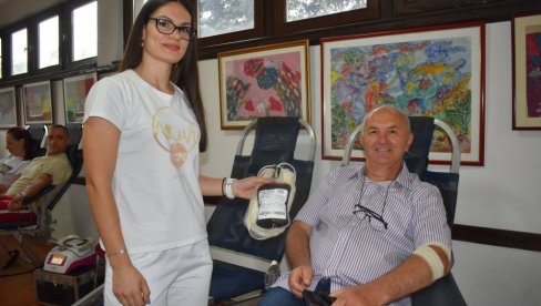 180 PUTA DAO KRV: Slobodan Jovičin iz Kikinde rekorder po broju dobrovoljnog davanja krvi 180 PUTA DAO KRV: Slobodan Jovičin iz Kikinde rekorder po broju dobrovoljnog davanja krvi
