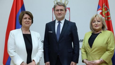 SAČUVATI JEZIK I TRADICIJU: Zajednički projekti Srbije i RS u kulturi i obrazovanju SAČUVATI JEZIK I TRADICIJU: Zajednički projekti Srbije i RS u kulturi i obrazovanju