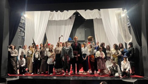 NA SCENI HRABRA HAJDUČICA: Premijera u Dadovu, u režiji Nikole Kljajića NA SCENI HRABRA HAJDUČICA: Premijera u Dadovu, u režiji Nikole Kljajića