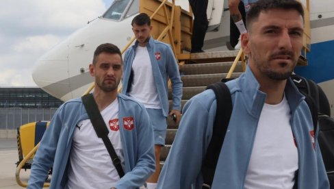 NOVI DRES SRBIJE! Orlovi debituju u skroz drugačijim dresovima - napravljeni su baš za EURO 2024 (FOTO) NOVI DRES SRBIJE! Orlovi debituju u skroz drugačijim dresovima - napravljeni su baš za EURO 2024 (FOTO)