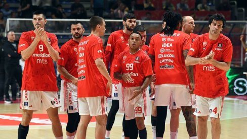 LOŠE VESTI ZA DELIJE Jedan od miljenika navijača Zvezde se povredio! Saigrači ga izneli sa terena (FOTO)