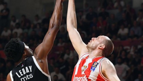 KAKVA PODRŠKA: Pogledajte ko je sve došao da isprati večiti derbi (FOTO) KAKVA PODRŠKA: Pogledajte ko je sve došao da isprati večiti derbi (FOTO)