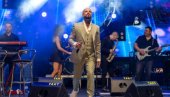 O STAJLINGU BOBANA RAJOVIĆA SVI PRIČAJU: Trodelno odelo, košulja sa specifičnom kragnom i tregeri oduševili mnoge, a evo ko je za to zaslužan