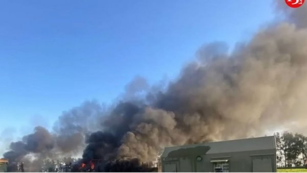 ПРВИ СНИМАК ИЗ РУСИЈЕ: Овде је ударио ХИМАРС у Белгороду (ВИДЕО) ПРВИ СНИМАК ИЗ РУСИЈЕ: Овде је ударио ХИМАРС у Белгороду (ВИДЕО)
