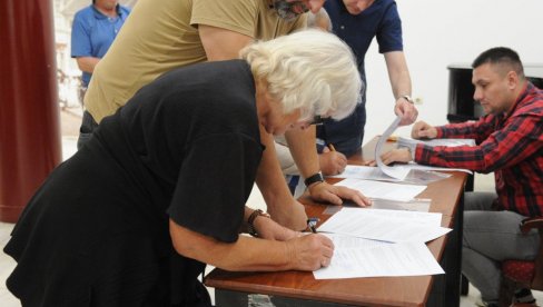 SUBVENCIJAMA DO UŠTEDE: U Kraljevu potpisan 91 ugovor za poboljšanje energetske efikasnosti SUBVENCIJAMA DO UŠTEDE: U Kraljevu potpisan 91 ugovor za poboljšanje energetske efikasnosti