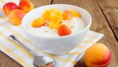 JOGURT SA KAJSIJAMA: Preliva se sirupom, a toliko je sočan da ćete tražiti repete JOGURT SA KAJSIJAMA: Preliva se sirupom, a toliko je sočan da ćete tražiti repete