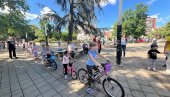 MALIŠANI UČILI O SAOBRAĆAJU: Organizovana biciklijada za predškolce u opštini Obrenovac MALIŠANI UČILI O SAOBRAĆAJU: Organizovana biciklijada za predškolce u opštini Obrenovac