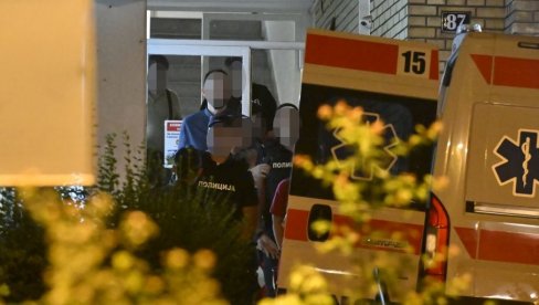 ZAVRŠENA DRAMA U CENTRU BEOGRADA: Policija izvela muškarca koji je hteo da se ubije ZAVRŠENA DRAMA U CENTRU BEOGRADA: Policija izvela muškarca koji je hteo da se ubije