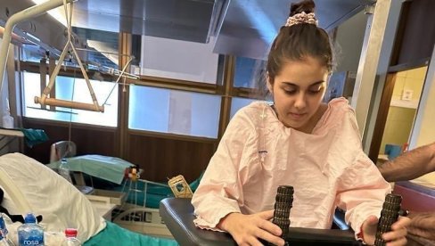 UMESTO DA IGRA ODBOJKU, PONOVO UČI DA HODA: Šta se dešava sa mladom odbojkašicom koju su lekari nesavesno lečili UMESTO DA IGRA ODBOJKU, PONOVO UČI DA HODA: Šta se dešava sa mladom odbojkašicom koju su lekari nesavesno lečili