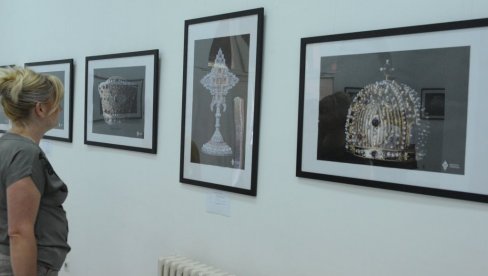 ISTORIJA SATKANA ZLATNIM NITIMA: Izložba fotografija umetnika filigrana Gorana Ristovića Pokimice u Kraljevu ISTORIJA SATKANA ZLATNIM NITIMA: Izložba fotografija umetnika filigrana Gorana Ristovića Pokimice u Kraljevu