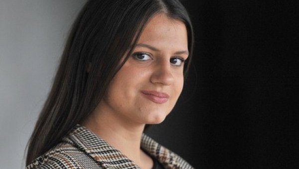 САЊА МАРКОВИЋ ДОБИЛА ЉУБИНКУ БОБИЋ: Награда за најбоље комичарско остварење Удружења драмских уметника Србије САЊА МАРКОВИЋ ДОБИЛА ЉУБИНКУ БОБИЋ: Награда за најбоље комичарско остварење Удружења драмских уметника Србије