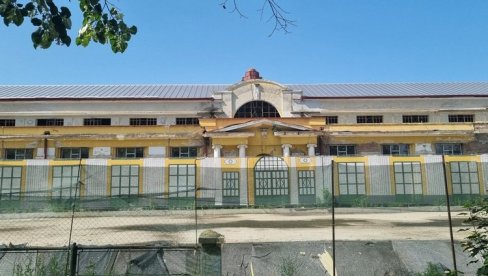 OBNAVLJA SE KRAGUJEVAČKA TRŽNICA : Posle četiri godine Kragujevčani će ponovo imati pijacu u centru grada OBNAVLJA SE KRAGUJEVAČKA TRŽNICA : Posle četiri godine Kragujevčani će ponovo imati pijacu u centru grada