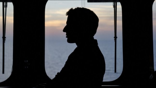 КАКО СЕ ФРАНЦУЗИ СПРЕМАЈУ ЗА РАТ: Руси су свуда по Медитерану - Ми гледамо њих, а они нас КАКО СЕ ФРАНЦУЗИ СПРЕМАЈУ ЗА РАТ: Руси су свуда по Медитерану - Ми гледамо њих, а они нас