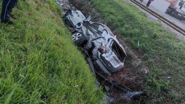 ОВО ЈЕ МУШКАРАЦ КОЈИ ЈЕ СТРАДАО У СУДАРУ ВОЗА И АУТОМОБИЛА: Он погинуо, а отац му задобио тешке повреде у саобраћајној несрећи код Лознице ОВО ЈЕ МУШКАРАЦ КОЈИ ЈЕ СТРАДАО У СУДАРУ ВОЗА И АУТОМОБИЛА: Он погинуо, а отац му задобио тешке повреде у саобраћајној несрећи код Лознице