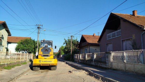 ИНФРАСТРУКТУРНИ РАДОВИ У ПАРАЋИНУ: У току је реконструкција дела улице Сутјеска (ФОТО) ИНФРАСТРУКТУРНИ РАДОВИ У ПАРАЋИНУ: У току је реконструкција дела улице Сутјеска (ФОТО)