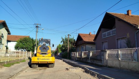 INFRASTRUKTURNI RADOVI U PARAĆINU: U toku je rekonstrukcija dela ulice Sutjeska (FOTO) INFRASTRUKTURNI RADOVI U PARAĆINU: U toku je rekonstrukcija dela ulice Sutjeska (FOTO)
