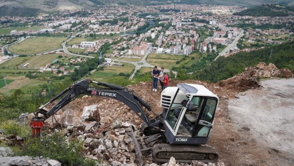 ПОЧЕЛА ИЗГРАДЊА ВИДИКОВЦА ИЗНАД ТРЕБИЊА: Стакленом стазом до најлепшег погледа ПОЧЕЛА ИЗГРАДЊА ВИДИКОВЦА ИЗНАД ТРЕБИЊА: Стакленом стазом до најлепшег погледа