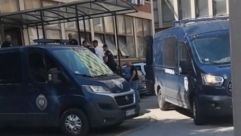 PAGONIS PRIVEDEN U TUŽILAŠTVO: Počelo saslušanje kik boksera u Novom Sadu, sumnjiče ga za nasilje u porodici PAGONIS PRIVEDEN U TUŽILAŠTVO: Počelo saslušanje kik boksera u Novom Sadu, sumnjiče ga za nasilje u porodici