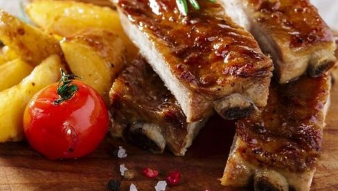MEDENA REBARCA SA KROMPIROM I SUVIM KAJSIJAMA: Neodoljivi gurmanski ručak sa kojim nema greške MEDENA REBARCA SA KROMPIROM I SUVIM KAJSIJAMA: Neodoljivi gurmanski ručak sa kojim nema greške
