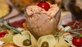 RECEPT ZA URNEBES SALATU: Jednostavno se pravi, a jedno je od omiljenih dodataka jelima