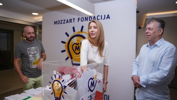 ФИАТ ХИБРИД ИДЕ У КОТЕЖ! Ево ко су добитници награда у такмичењу Струју штеди да хуманост више вреди ФИАТ ХИБРИД ИДЕ У КОТЕЖ! Ево ко су добитници награда у такмичењу Струју штеди да хуманост више вреди