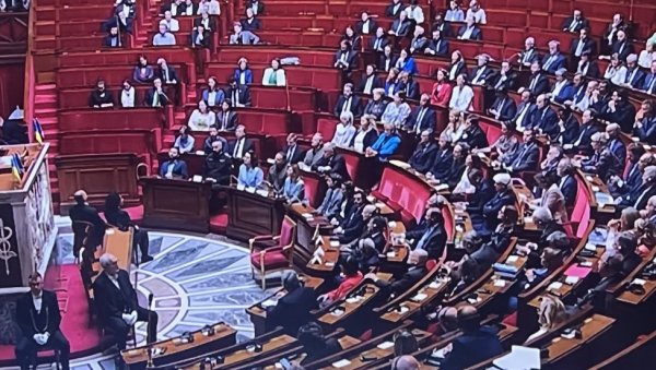 ПОЛУПРАЗНА ФРАНЦУСКА СКУПШТИНА ЗА ЗЕЛЕНСКОГ: Нису сви француски посланици хтели да чују украјинског председника ПОЛУПРАЗНА ФРАНЦУСКА СКУПШТИНА ЗА ЗЕЛЕНСКОГ: Нису сви француски посланици хтели да чују украјинског председника