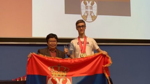 ANDREJ ODUVAO NAJBOLJE NA SVETU: Pet zlatnih medalja za đaka Matematičke gimnazije u Singapuru ANDREJ ODUVAO NAJBOLJE NA SVETU: Pet zlatnih medalja za đaka Matematičke gimnazije u Singapuru