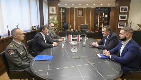 PODIZANJE SARADNJE NAMENSKE INDUSTRIJE NA VIŠI NIVO: Sastanak ministra Gašića sa ministrom privrede i preduzetništva Republike Srpske (FOTO) PODIZANJE SARADNJE NAMENSKE INDUSTRIJE NA VIŠI NIVO: Sastanak ministra Gašića sa ministrom privrede i preduzetništva Republike Srpske (FOTO)
