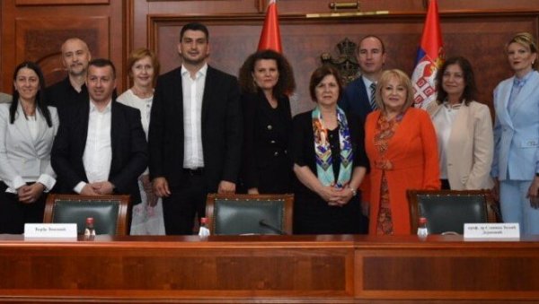 САБОР СРБИЈЕ И РЕПУБЛИКЕ СРПСКЕ: Министарка Ђукић Дејановић са колегама из РС САБОР СРБИЈЕ И РЕПУБЛИКЕ СРПСКЕ: Министарка Ђукић Дејановић са колегама из РС