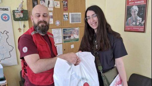 AKCIJA CRVENOG KRSTA U PARAĆINU: Paketi za bebe rođene u Nedelji CK AKCIJA CRVENOG KRSTA U PARAĆINU: Paketi za bebe rođene u Nedelji CK