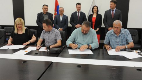 PEČAT BRATSKIM VEZAMA: Potpisana dva sporazuma o saradnji Kraljeva i Novog Goražda PEČAT BRATSKIM VEZAMA: Potpisana dva sporazuma o saradnji Kraljeva i Novog Goražda