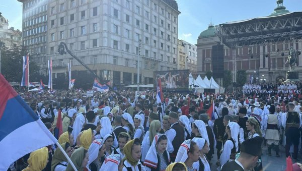 ВУЧИЋ ЛИЧНО НАДГЛЕДА ИЗГРАДЊУ МЕМОРИЈАЛНОГ ЦЕНТРА: Председник открио да пребацујемо и 10 милиона евра за ауто-пут у Српској ВУЧИЋ ЛИЧНО НАДГЛЕДА ИЗГРАДЊУ МЕМОРИЈАЛНОГ ЦЕНТРА: Председник открио да пребацујемо и 10 милиона евра за ауто-пут у Српској