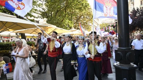 MLADOST I LEPOTA NA KALEMEGDANU: Defile kulturno-umetničkih društava pred završnu svečanost Svesrpskog sabora (FOTO/VIDEO) MLADOST I LEPOTA NA KALEMEGDANU: Defile kulturno-umetničkih društava pred završnu svečanost Svesrpskog sabora (FOTO/VIDEO)