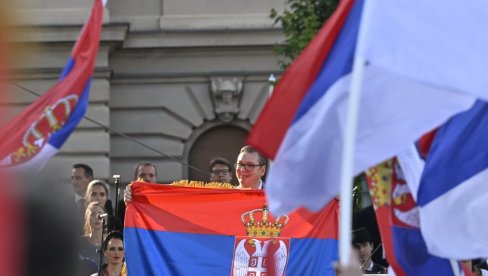 VUČIĆ RAŠIRIO ZASTAVU SRBIJE IZ UN: Sanjao sam je danima i noćima, znao koliko vredi (FOTO) VUČIĆ RAŠIRIO ZASTAVU SRBIJE IZ UN: Sanjao sam je danima i noćima, znao koliko vredi (FOTO)