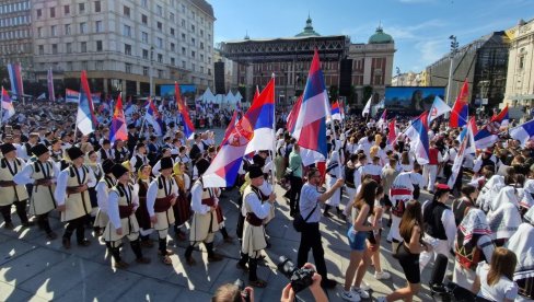 LJUTI ZBOG SABORA UBACUJU SRPSKU U BOSANSKI LONAC: Novi udar bošnjačkih političara skrivenih iza asocijacije nezavisnih intelektualaca LJUTI ZBOG SABORA UBACUJU SRPSKU U BOSANSKI LONAC: Novi udar bošnjačkih političara skrivenih iza asocijacije nezavisnih intelektualaca