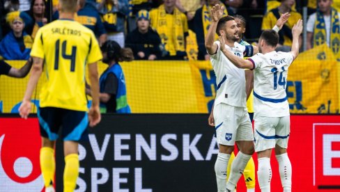 UPISAO SE I KAPITEN SRBIJE: Evo kako je Dušan Tadić postigao treći gol za orlove (VIDEO) UPISAO SE I KAPITEN SRBIJE: Evo kako je Dušan Tadić postigao treći gol za orlove (VIDEO)